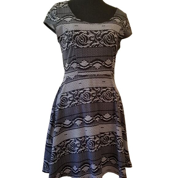 Vibe Sportswear Casual Dress Black & White Geometric Print Cap Sleeve Size L - Picture 1 of 5